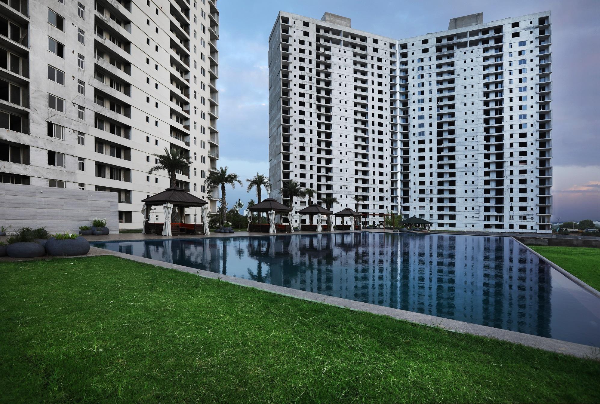 Premium Living at Omaxe The Lake